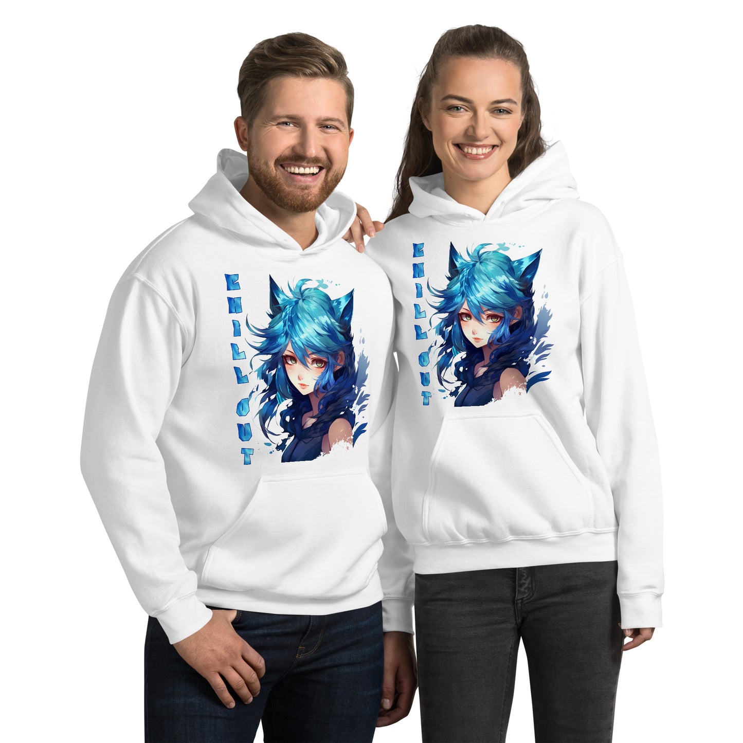 Een wit heavy blend hoodie met de afbeelding van een meisje en de tekst 'Chill Out', gedragen door een gelukkige man en vrouw, gezien vanaf de voorkant op een witte achtergrond