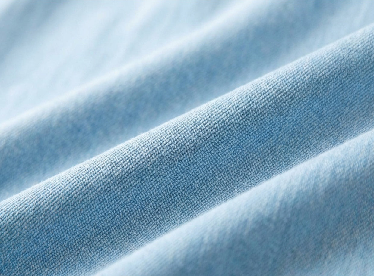 Lichtblauwe chambray katoen – ademend, lichtgewicht textiel met denim-achtige look en zachte touch"
