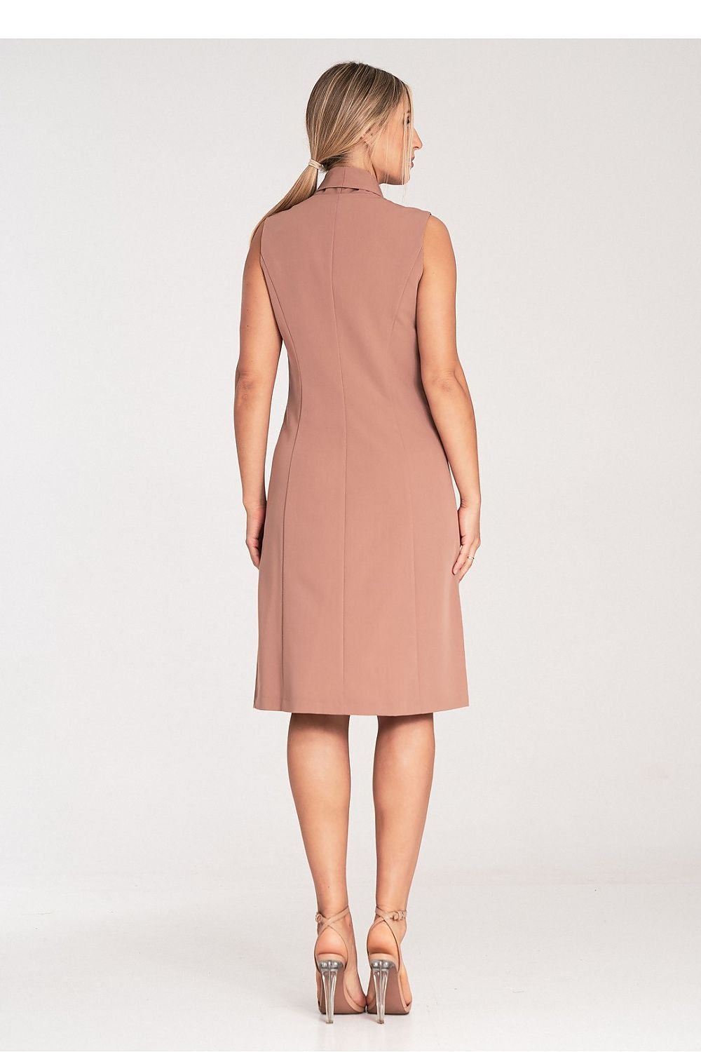 Chique mouwloze midi-jurk met revers, enveloppe halslijn en decoratieve knopen, achter zijde 