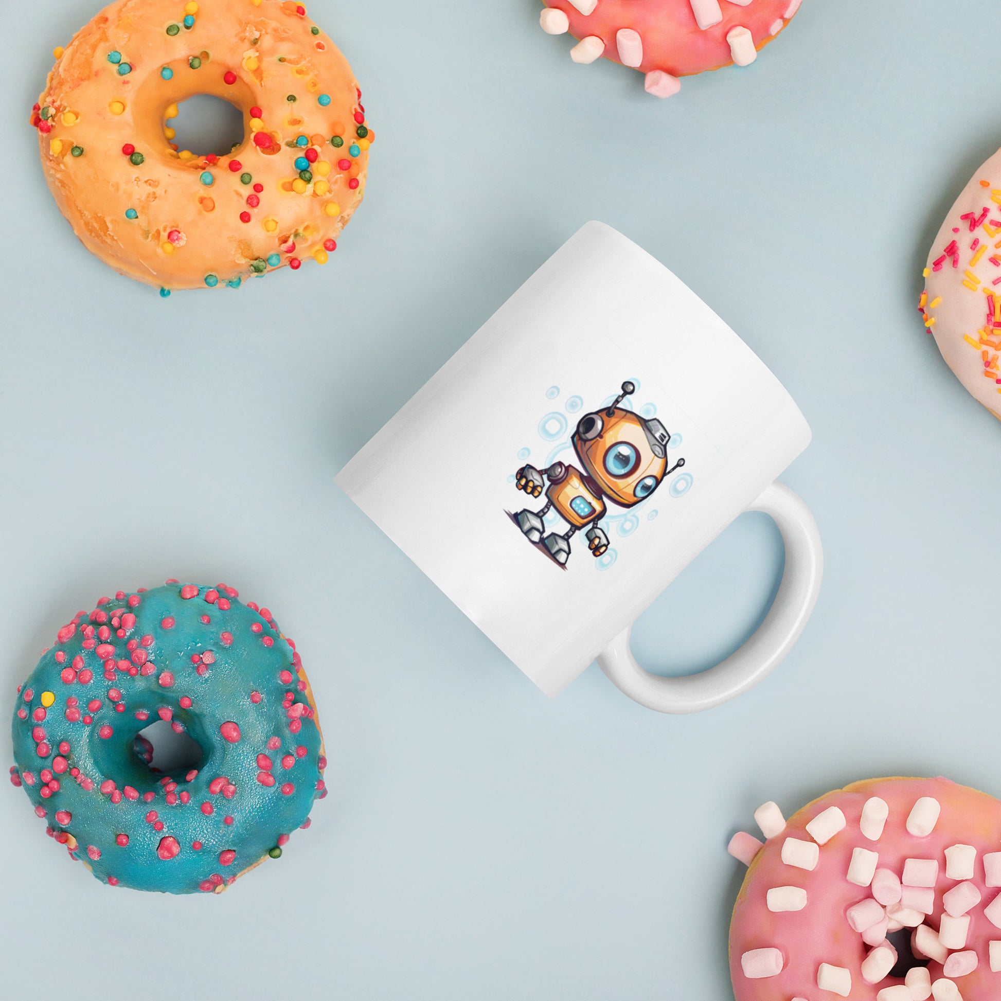Witte mok met een schattige kleine cartoonrobot, speels en kleurrijk ontwerp, perfect voor kinderen en tech-liefhebbers.voor uitzicht,rechts handvat