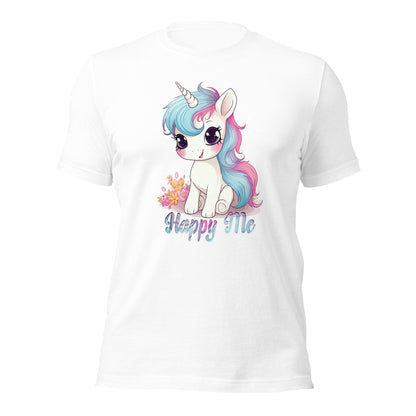 Witte Staple T-shirt full front view met kawaii unicorn illustratie: zittende unicorn met bloemetjes, grote ogen en "Happy Me" tekst – perfect voor unicorn lovers.voor aanzicht