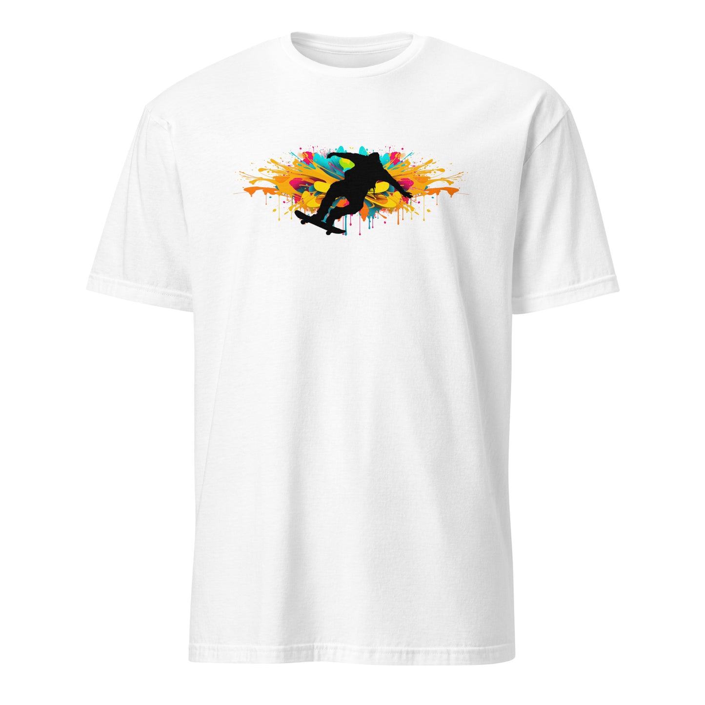 Close-up van dynamische graffiti-splash design op wit T-shirt: silhouet figuur skatebord jump met levendige multicolour paint drips en explosie.voor aanzicht