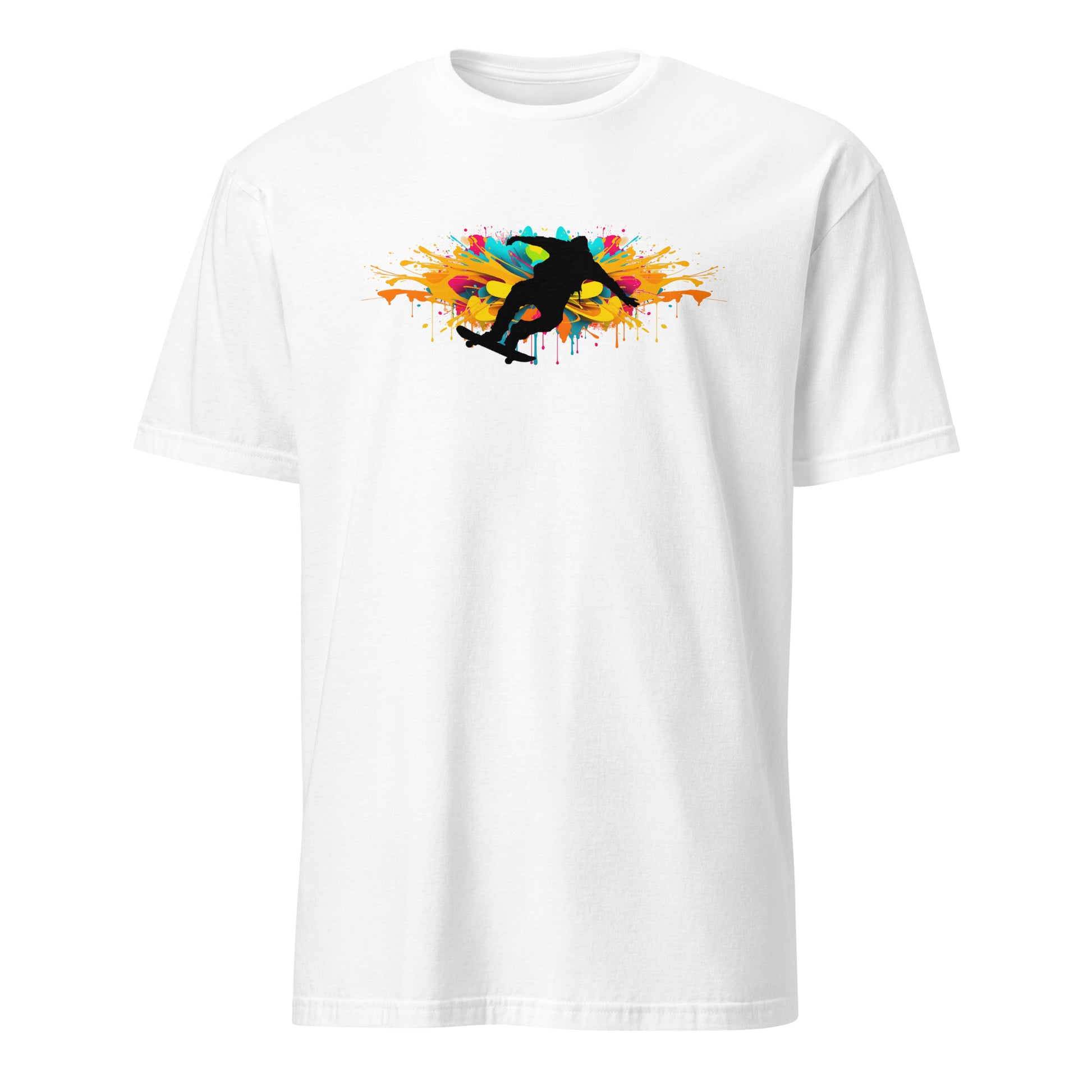 Close-up van dynamische graffiti-splash design op wit T-shirt: silhouet figuur skatebord jump met levendige multicolour paint drips en explosie.voor aanzicht