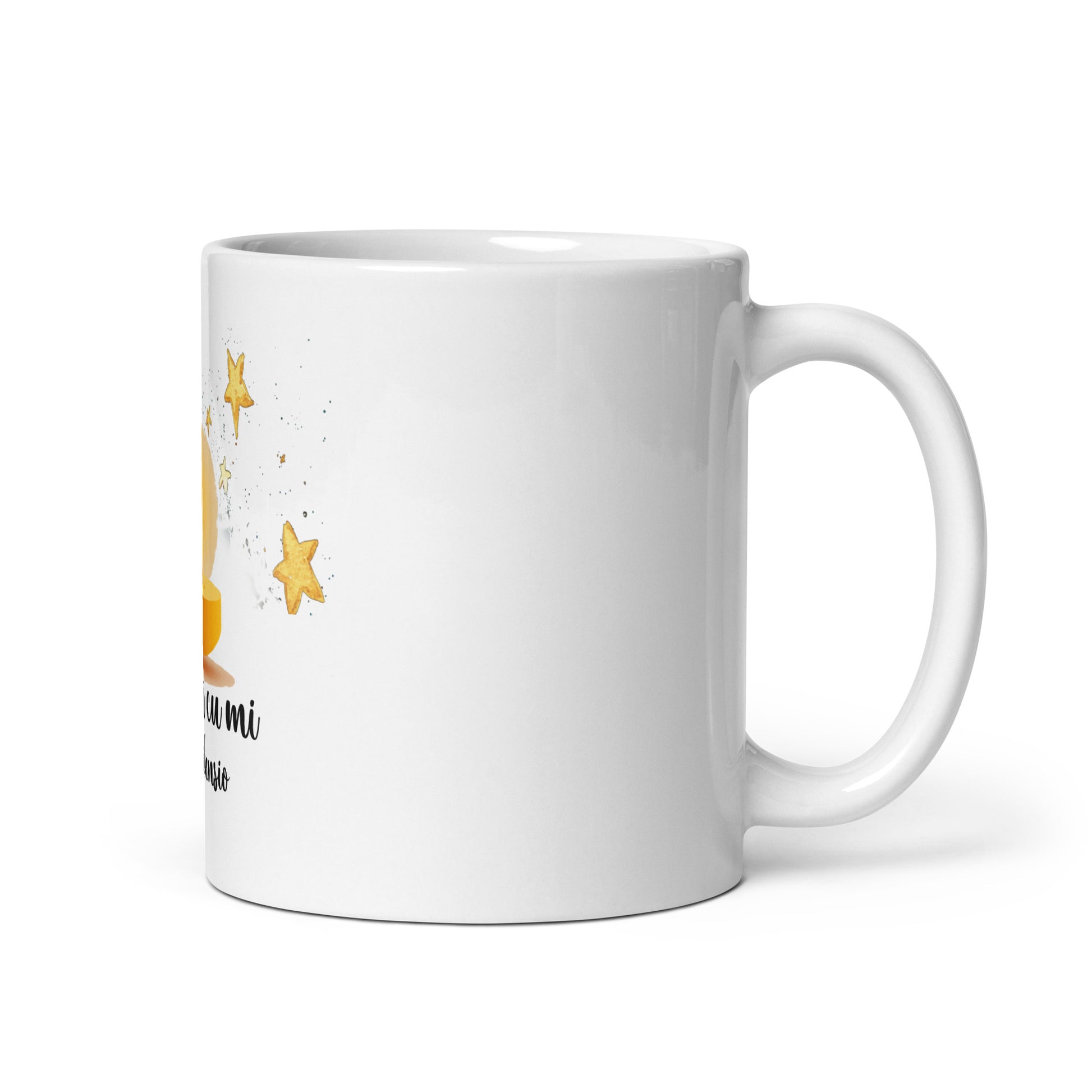 Witte keramische mok met de tekst “Semper cu mi den Silencio” in minimalistisch design,zij uitzicht, rechtse handvat