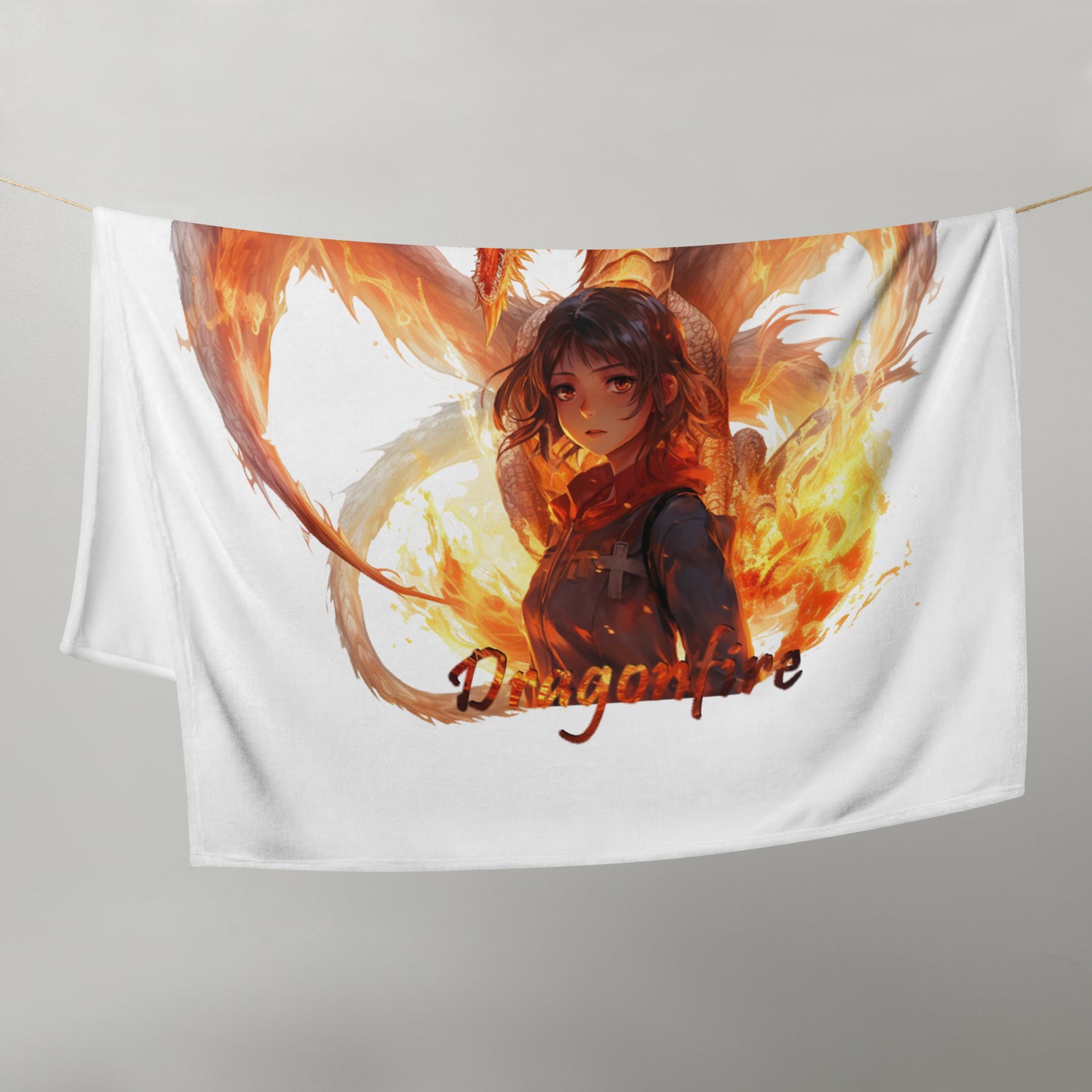 Witte gooi deken met een unieke vuur draken afbeelding uit anime, afmeting 50x60, hangend aan een lijn, op een witte achtergrond voor uitzicht